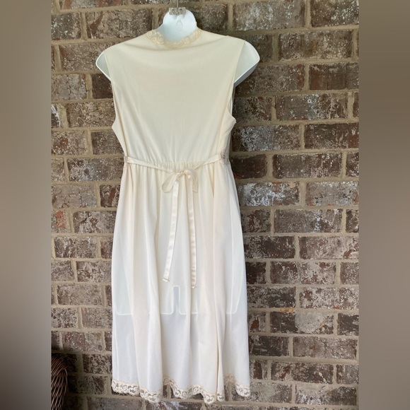 VINTAGE 1960's lace nightgown Roses Unbranded Ribbon Size Medium Slip Dress - Picture 6 of 7